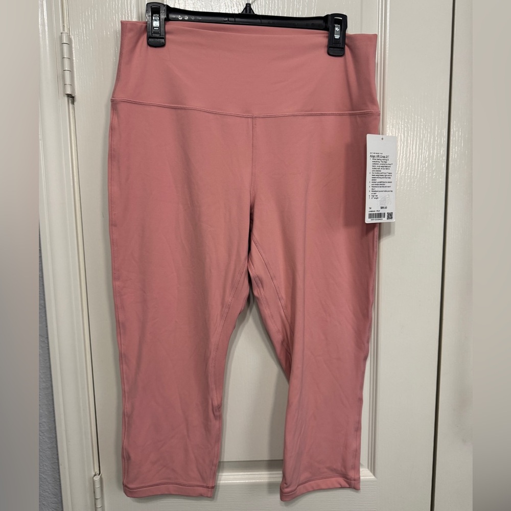 Lululemon NWT Align Crop
